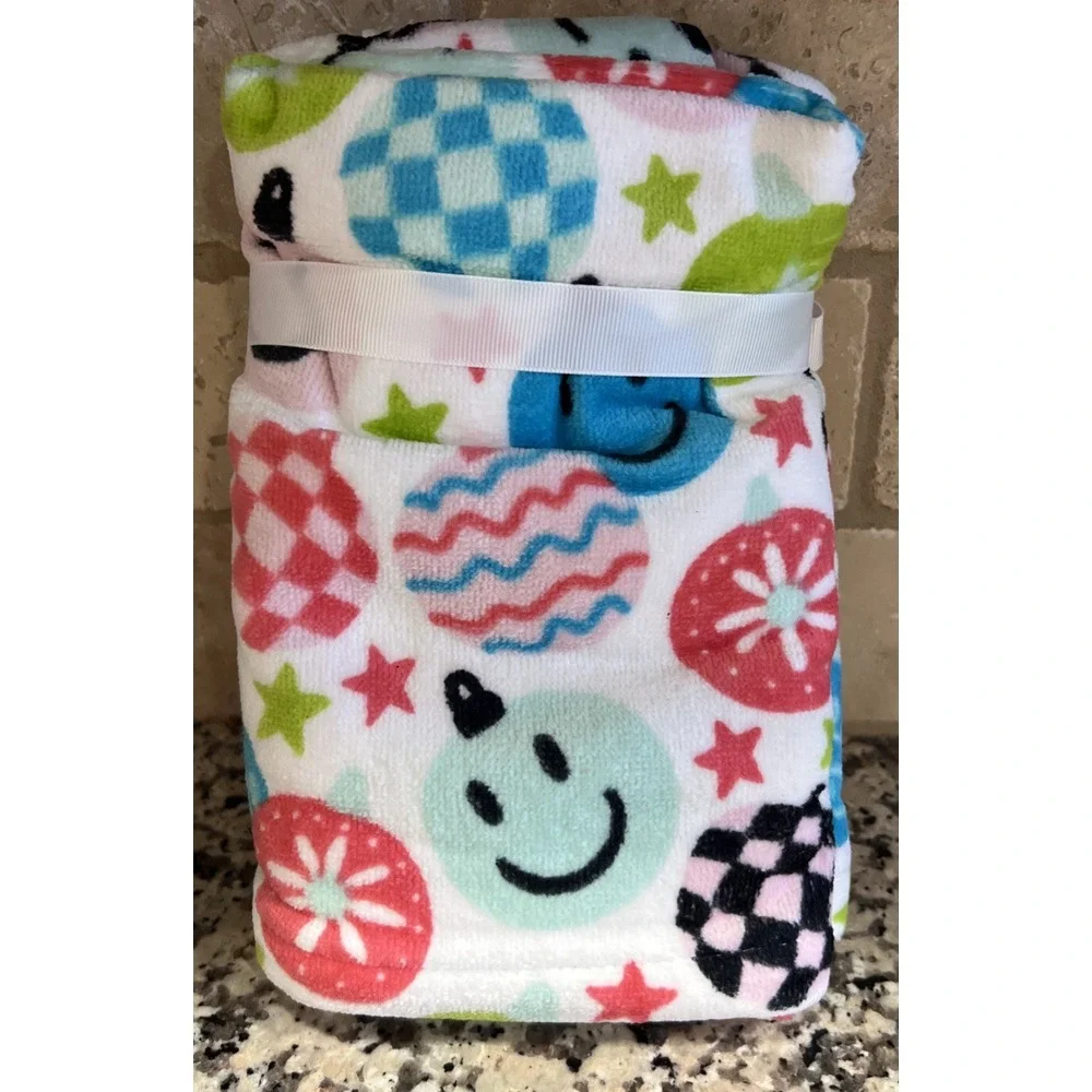 New Deborah Connolly Designs 2 Pack Hand‎ Towels Ornaments Smiley Face
